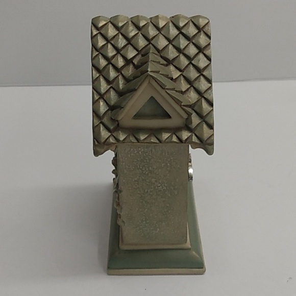 Sankyo clock size 7"t 4 1/2"w 3d light green - Picture 2 of 8